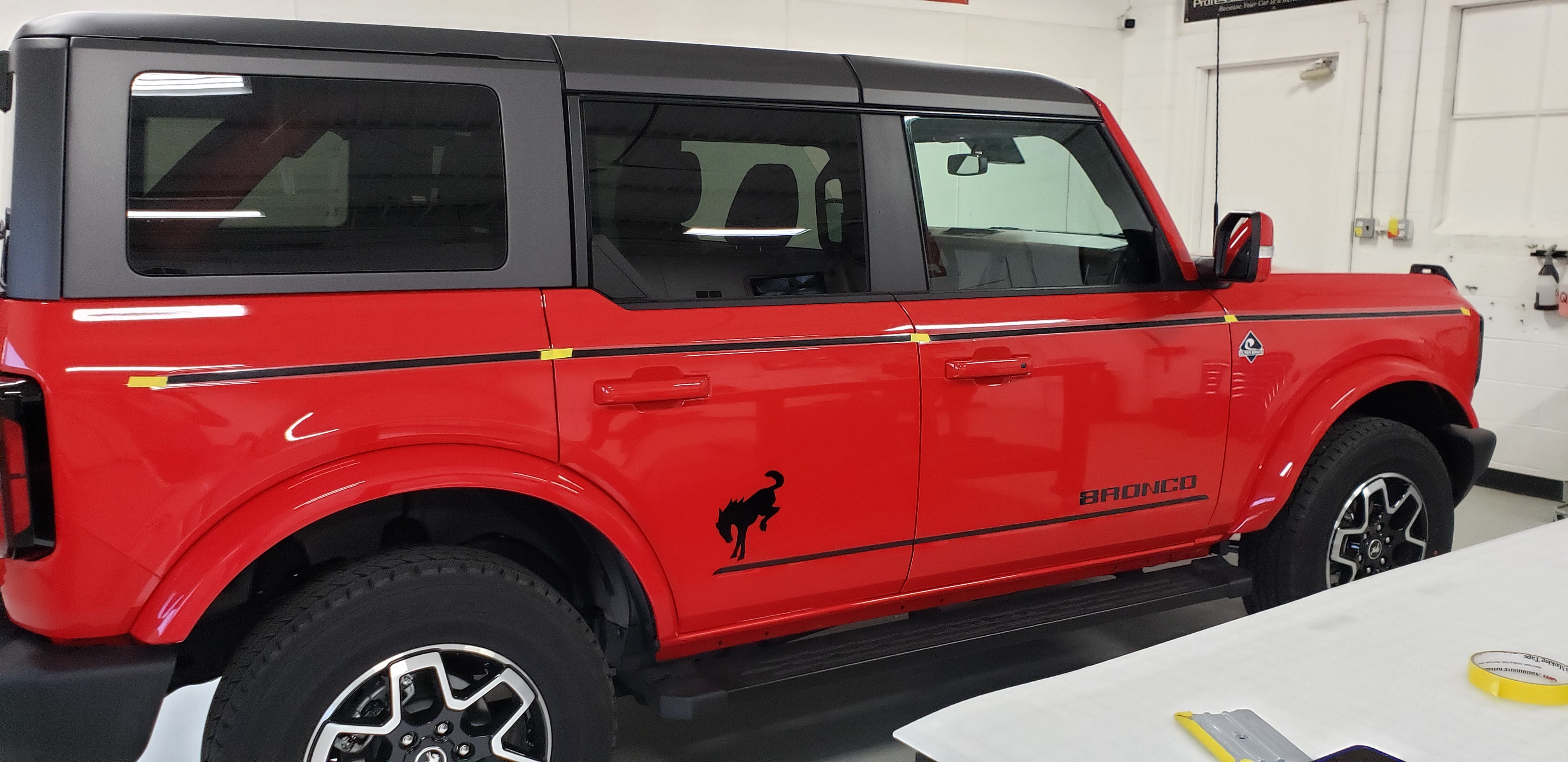 Broncoページ 2021+ Ford Bronco Graphic Vinyl Side Decal 